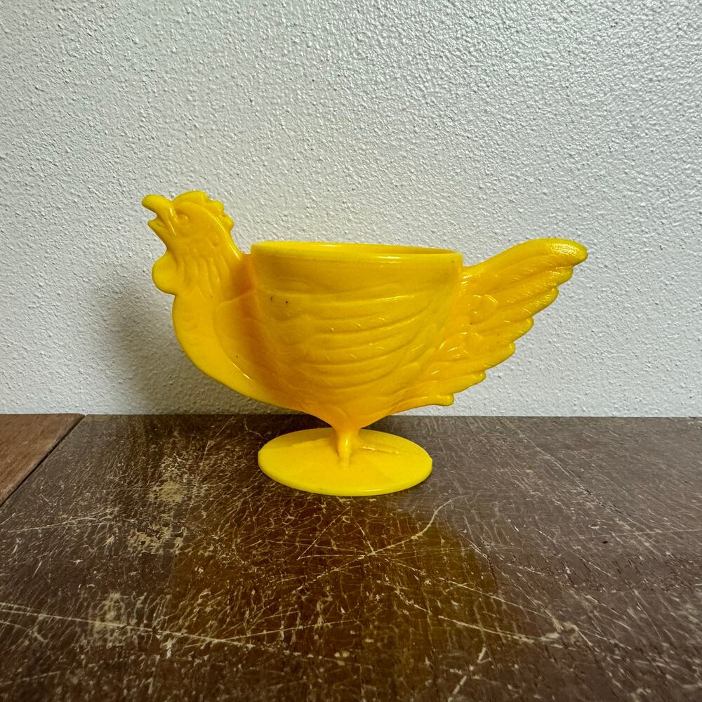 Vintage Plastic Yellow Chicken Egg Cup‎